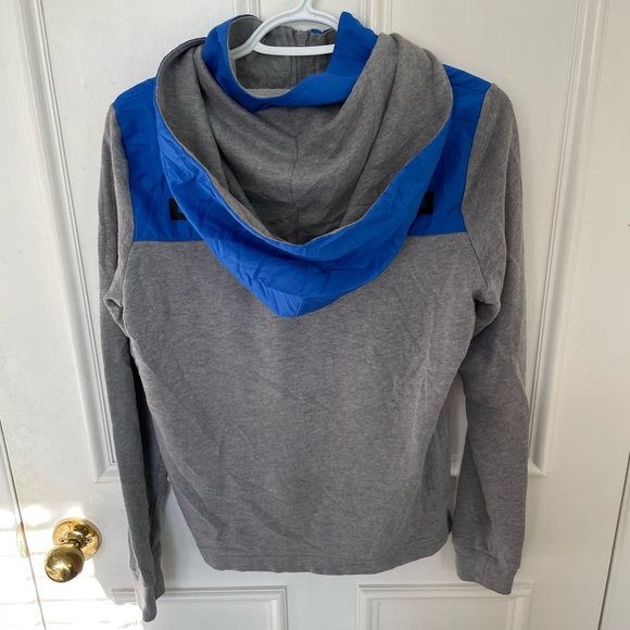 Get ready for fall with this Nylon quarter zip VS Pink Hoodie - Picture 3 of 4